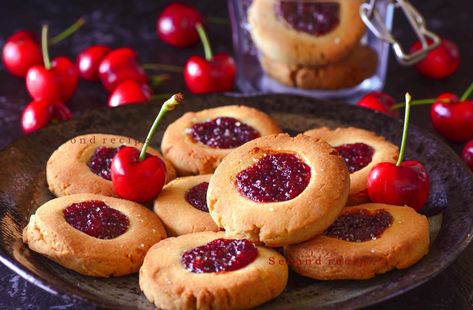 Namkeen Recipes, Jam Filled Cookies, Jam Drops Recipe, Jam Drop Biscuits, Filled Biscuits, Jam Biscuits, Jam Drops, Cookie Recipes From Scratch, Thumbprint Cookies Recipe