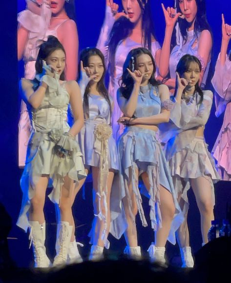 Super Power Girl, Kpop Concert Outfit, Concert Fits, Pretty Photos, Feminine Look, Winx Club, Kpop Outfits, Stage Outfits, On Stage