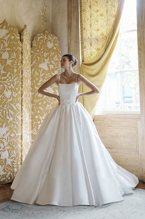 Anne Barge 2025 Bridal Collection | Elegant Wedding Dramatic Wedding Dress, Classic Wedding Gown, Wedding Dress Ball Gown, Anne Barge, Sophisticated Bride, Princess Wedding Dress, Stunning Wedding Dresses, Classic Wedding Dress, Classy Wedding