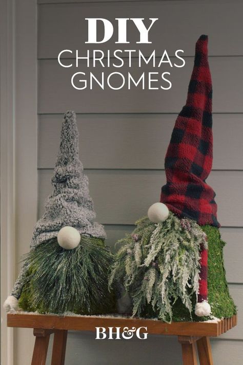 Christmas Knomes, Diy Holiday Crafts, Christmas Pots, Christmas Craft Kit, Front Porch Christmas Decor Ideas, Christmas Front Porch, Christmas Porch Decor, Front Porch Christmas Decor, Christmas Greenery