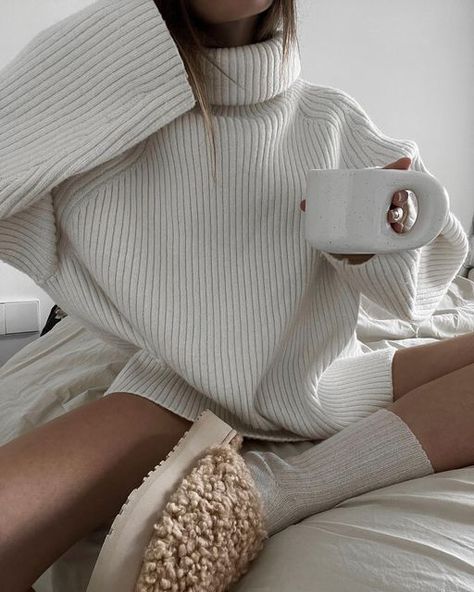 At Home Outfits Cozy, White Sweater Outfits, Cozy White Sweater, Vanilla Girl Aesthetic, White Sweater Outfit, Wellness Aesthetic, White Oversized Sweater, At Home Outfits, Oversized Sweater Outfit