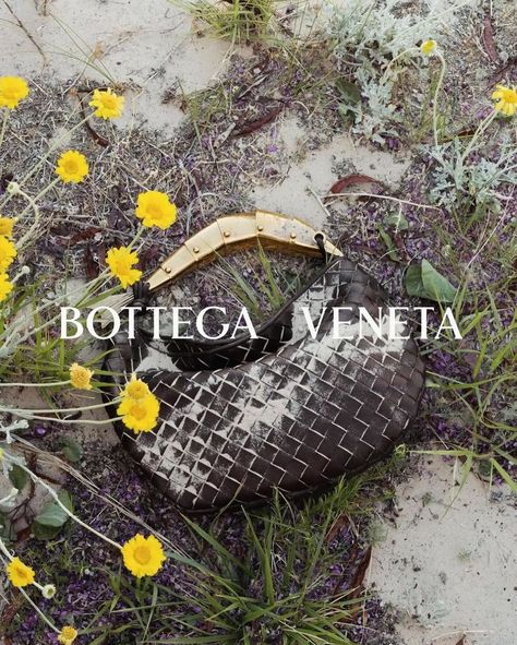 Bottega Veneta FW24 Campaign! #NTCSDO #BOTTEGAVENETA #CAMPAIGN #MAGAZINE Bottega Veneta Campaign, Alec Soth, Photographer Branding, Shop Interior Design, Advertising Campaign, Couture Collection, Earthy Tones, Fashion Stylist, Travel Art