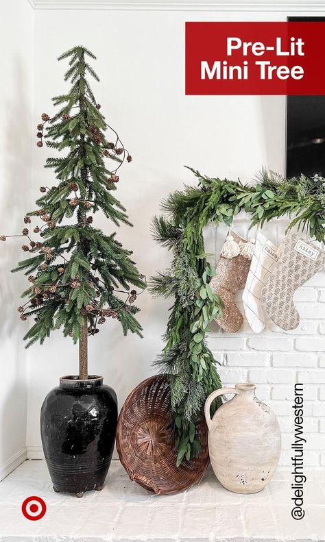 Home Decor Stairs, Stairs Decoration, Free Home Decor, Decor Stairs, Mini Tree, Drop Lights, Christmas Decor Inspiration, Country Christmas Decorations, Artificial Christmas Tree