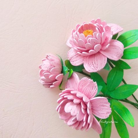 Peony Tutorial, Quilling Flowers Tutorial, Quilling Flower Designs, Flowers Peony, Paper Quilling Flowers, Flowers 3d, Quilling 3d, Paper Peonies, 3d Quilling