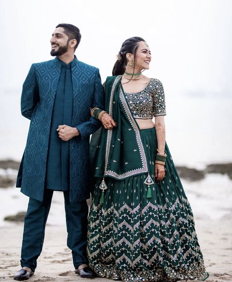 Choli Couple Pose, Caples Photo Wallpaper, Engment Pose, Engagement Portraits Poses, Indian Wedding Reception Outfits, Wedding Matching Outfits, Dara Singh, Indian Wedding Poses, Sangeet Outfit