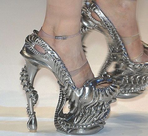 @expo156 on Instagram: “Alexander McQueen 'Alien' Shoe Plato's Atlantis Spring / Summer 2010 This shoe’s distinctive morphing of human and mechanical forms was…” Futuristic Fashion, Mode Inspo, Crazy Shoes, Fantasy Fashion, Mode Style, Fashion Week Spring, Womens Fashion Casual, Paris Fashion, Paris Fashion Week