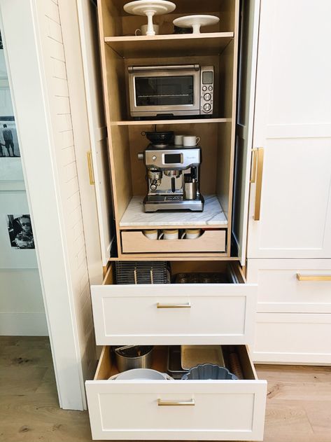 How to organize your kitchen drawers! 3 effective and easy steps to getting your kitchen cabinets and drawers organized and clean. #organizing #kitchenorganizing #organization #cleaning Hide Appliances, Kitchen Appliance Storage, Clutter Free Kitchen, Organization Design, Appliance Cabinet, Kitchen Storage Space, Hidden Kitchen, Appliances Storage, Kitchen Drawer Organization