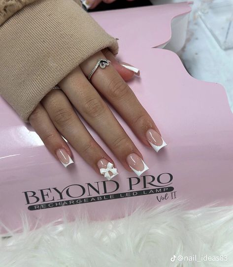 Frenchies With Flowers Nails, Couqutte Nails Bow, French Tip Nails With Bow Charm, Croquette Nails Aesthetic, Pink Coquette Nails, Pink Nails Short, Croquette Nails, Nails Baby Pink, Latina Nails