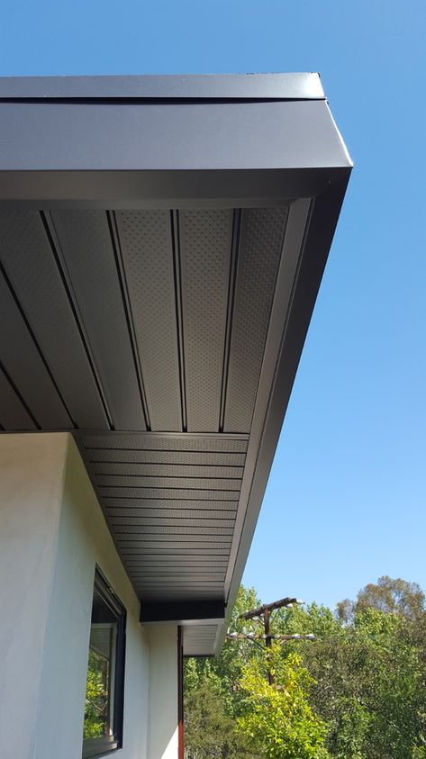 Flat Roof Fascia, Black Fascia And Soffit, Black Soffit And Fascia White House, Soffit Ideas Exterior, Metal Roof Construction, Roof Soffits, House Gutters, Gutter Colors, Box Gutter