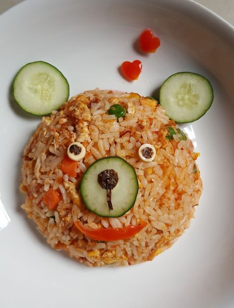 MamaFaMi's Spice n Splendour: Simple Fried Rice Simple Fried Rice, Decorações Com Comidas, Food Art For Kids, Amazing Food Art, Creative Food Art, Easy Food Art, Food Garnishes, Fun Kids Food, Food Crafts