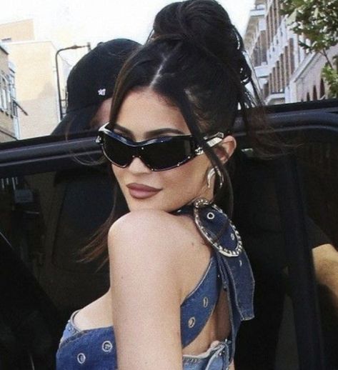 Kylie With Sunglasses, Kylie Jenner Blue Aesthetic, Kylie Jenner Sunglasses, Kylie Jenner Black, Kylie Jenner Icons, Kily Jenner, Life Of Kylie, Kylie Jenner Hair, Kyle Jenner