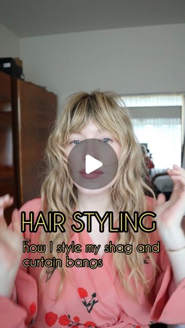 Soft Shag Haircut Wavy Hair, How To Style Long Shag Haircut Tutorial, How To Style 70s Bangs, Style Shag Bangs, Taylor Swift Shag Haircut, How To Style Shag Haircut Video, How To Style Shaggy Bangs, How To Style A Medium Shag Haircut, Fringe Bangs Fine Hair