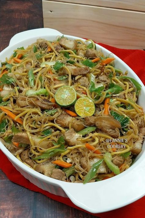 Recipe Ingredients, Simple Recipe, Ingredients Recipes, Hot Water, Noodles, Carrots, Tap, Easy Meals, Water