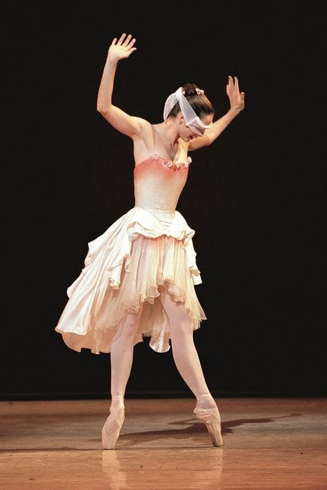 Darcey Bussell in 'The Prince of the Pagodas', the Royal Ballet Darcey Bussell, The Royal Ballet, Ballet Russe, Tutu Ballet, Adult Ballet, Ballet Beauty, Ballet Inspiration, Dance Like No One Is Watching, Shall We Dance