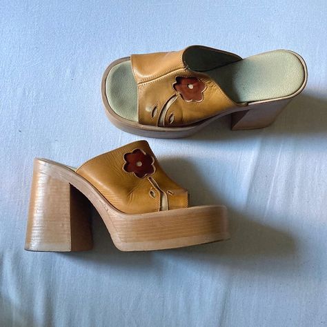 Vintage Chunky Sandals, Vintage Platform Sandals, Earthy Shoes, 70s Sandals, 90s Platform Sandals, Shoes 70s, 70s Platform Shoes, Platform Sandals Outfit, 2000s Shoes