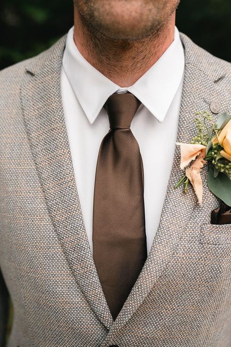 Brown Groomsmen Suits, Brown Suit Wedding, Fall Groomsmen, Brown Groomsmen, Chocolate Brown Wedding, Wedding Budget Tips, Brown Suits For Men, Brown Wedding Themes, Suit For Men Wedding