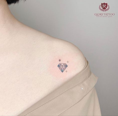 Diamond Tattoo Ideas For Women, Matching Diamond Tattoos, Cute Diamond Tattoo, Simple Diamond Tattoo Design, Seventeen Diamond Tattoo, Diamond Tattoo Fine Line, Mini Diamond Tattoo, Minimalist Diamond Tattoo, Tattoo Ideas Seventeen Kpop