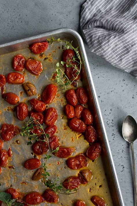 Roasted Grape Tomatoes with Oregano and Thyme Grape Tomato Recipes, Roasted Grape Tomatoes, Oven Roasted Tomatoes, Slow Roasted Tomatoes, Fresh Tomato Recipes, Baby Tomatoes, Roasted Vegetable Recipes, Lazy Weekend, Veggie Side Dishes