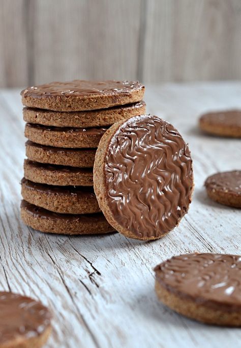 Chocolate Digestives - Baking with Granny Biscuits Packaging, Chocolate Biscuits, Biscuits Recipe, Digestive Biscuits, Baking Blog, British Food, Biscuit Cookies, Home Baking, Tea Cakes