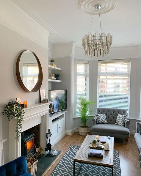 Victorian Terrace Living Room, 1930s Living Room, Living Room Bay Window, Bay Window Living Room, Terrace Living Room, London Living Room, Long Living Room, Victorian Living Room, Narrow Living Room