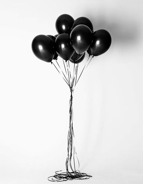 Balloons Photography, Love Balloon, Black Balloons, All Black Everything, Black And White Aesthetic, Black N White, Happy Colors, White Aesthetic, الرسومات اللطيفة