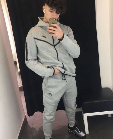 Uk Swag, Fit Lads, Nike Tech Fleece Men, Uk Boys, Nike Tech Fleece Tracksuit, Nike Fits, Sporty Outfits Men, Uk Drip, Leather Fashion Men