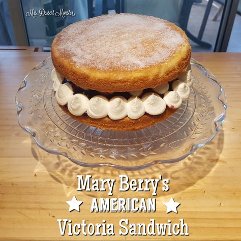 Mary Berry Recipes Baking, Mary Berry Cakes, Victoria Sandwich Cake, Perfect Vanilla Cake, British Baking Show Recipes, Victoria Sandwich, The Great British Baking Show, British Pudding, British Bake Off Recipes