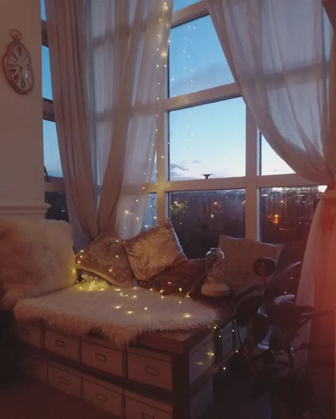 Bay Window Reading Nook, Window Reading Nook, Window Nook, Book Nooks, Bedroom Inspo, Bay Window, Reading Nook, For Lovers, Dream Room