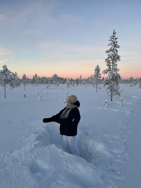 Winter In Scandinavia, Finland Winter Outfit, Finland Aesthetic Winter, Finland Outfit Winter, Lapland Outfit, Winter Aesthetic Vibes, Winter Post Ideas, Lapland Finland Aesthetic, Snowday Aesthetic