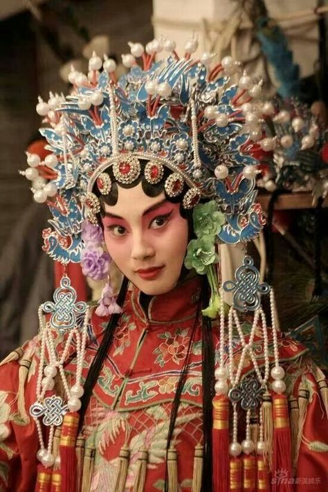 Costumbres Opera Aesthetic, Reworked Fashion, Beijing Opera, Peking Opera, Chinese Opera, We Are The World, Korean Traditional, Traditional Costume, Chinese Traditional