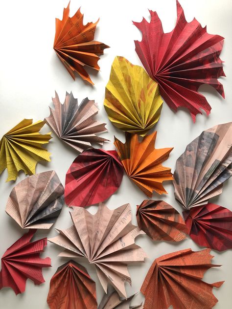 Paper Origami Flowers, Newspaper Flowers, Paper Folding Crafts, Thanksgiving Paper, Paper Mache Animals, Thanksgiving Projects, Autumn Paper, Paper Leaves, Folded Paper