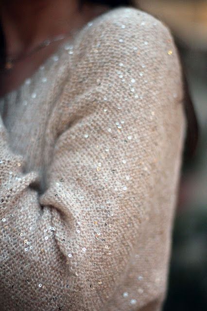 glittery sweater Sparkly Sweater, Sparkle Sweater, Sequin Sweater, Looks Chic, Looks Style, Look Fashion, Style Me Pretty, Passion For Fashion, Autumn Winter Fashion