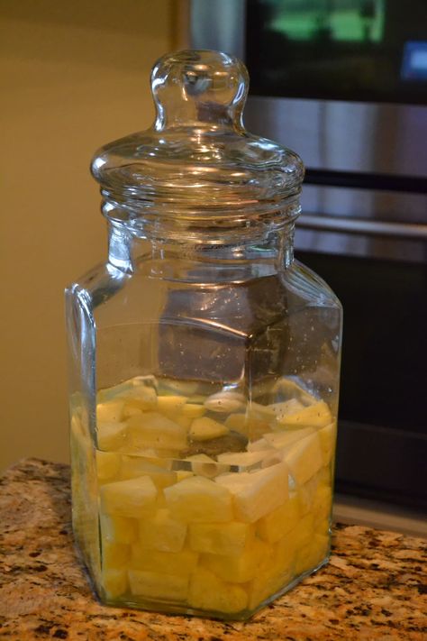 Pineapple Infused Vodka, Infuse Vodka, Apple Pie Moonshine Drinks, Christmas Pineapple, Homemade Extracts, Classy Cocktails, Pineapple Vodka, Homemade Alcohol, Vodka Lime