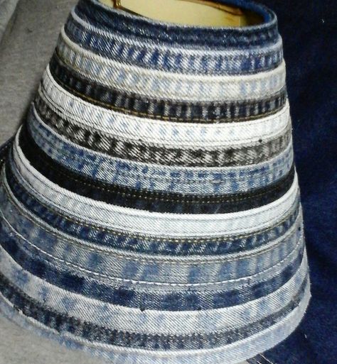 Denim Lampshade Diy, Denim Lampshade, Homemade Lamp Shades, Jeans Recycle Ideas, Dremel Art, Repurpose Denim, Denim Display, Lamp Redo, Old Jeans Recycle