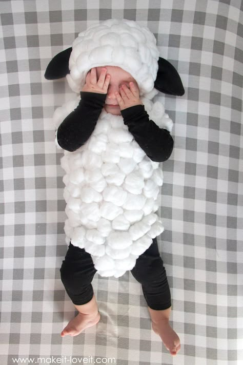 Baby Lamb Costume, Carnaval Diy, Disfarces Halloween, Costumes Faciles, Diy Baby Costumes, Lamb Costume, Infant Halloween