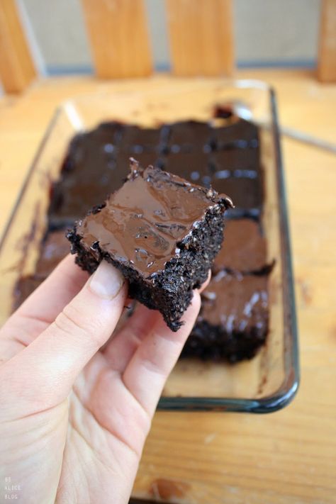 Avocado Fudge, Healthy Vegan Brownies, Chocolate Avocado Brownies, Brownie Vegan, Diy Fitness, Avocado Dessert, Avocado Brownies, Vegan Brownies, Chocolate Avocado