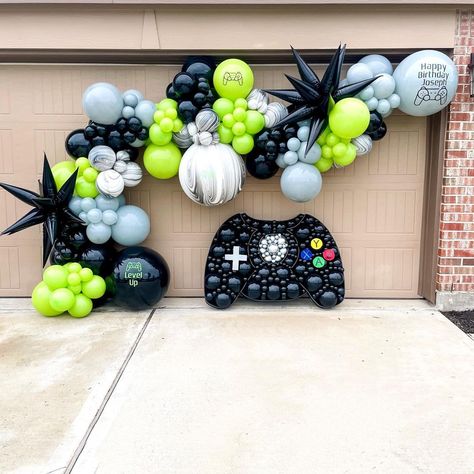 Level Up Birthday Party Decorations, Nintendo Decorations, Playstation Birthday, Minecraft Balloons, Nintendo Decor, Deco Gamer, Game Truck Party, Video Games Birthday Party, Fortnite Birthday