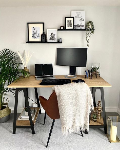 If you're looking for a quick and easy setup for your home office, this is the one for you. The desk is spacious enough for all the different components with room to decorate it with simple elements. The floating black shelves give the area a lovely farmhouse aesthetic blending black and white with a rustic wooden touch. Floating Shelf Above Desk, White Office Desk Decor, Floating Shelves Above Desk, Shelf Above Desk, Small Office Ideas Home, Shelves Above Desk, Small Bedroom Office, Above Desk, Black And White Home Office