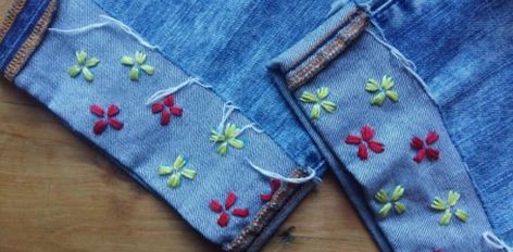 Embroidery On Jeans, Jeans Hem, Diy Embroidery Shirt, Embroidery Jeans Diy, Jeans Embroidery, Embroidery Workshop, Mending Clothes, Learning To Embroider, Denim Embroidery