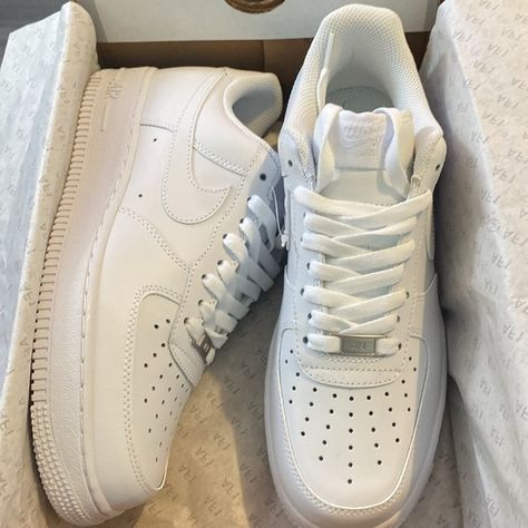 Nike 8 US White Nike Air Force 1 Hombre, Nike Shoes White, Af1 White, Zapatillas Nike Air Force, Air Force 1 White, Dream Shoe, Shoes Wallpaper, Pretty Sneakers, White Air Force 1