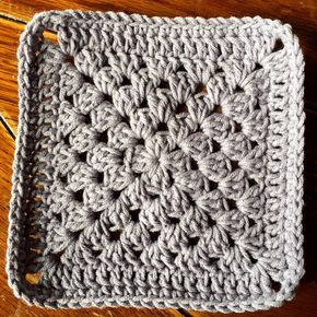 Plain Granny Square, Crochet A Granny Square, Squares Crochet, Granny Pattern, Winter Projects, Granny Square Crochet Patterns Free, Crochet Granny Square Blanket, Crochet Blocks, Crochet Things