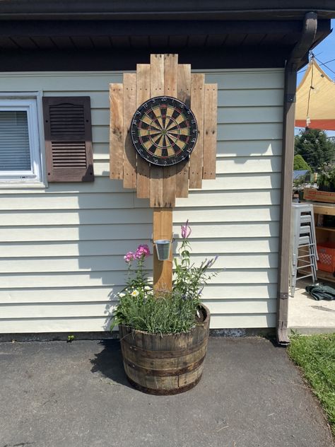 Outdoor Dart Board, Backyard Remodel, Backyard Paradise, Yard Project, Backyard Diy Projects, Backyard Games, Bookshelves Diy, Outdoor Decor Backyard, Dart Board