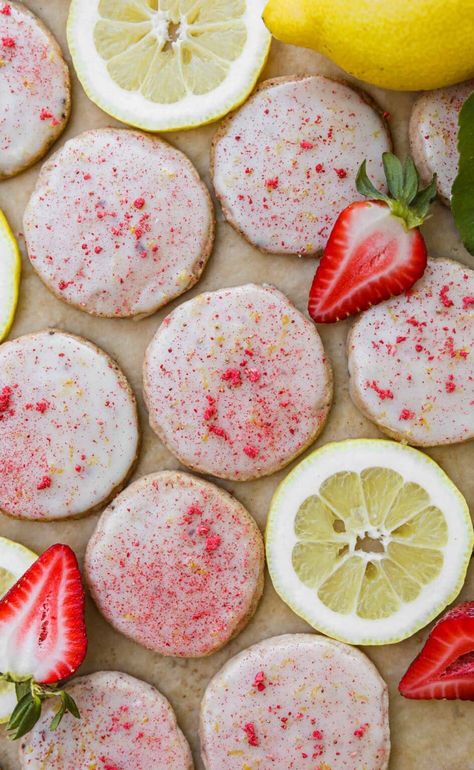 Strawberry Lemonade Shortbread Cookies are sweet, tart, and taste like summer in a cookie! They feature from scratch buttery strawberry shortbread dipped in a lemonade glaze and topped with freeze-dried strawberry powder. Tomato Tartlets, Strawberry Lemonade Cookies, Lemonade Cookies, Strawberry Shortbread, Fruit Desserts Easy, Strawberry Mochi, Vanilla Bean Paste, Yogurt Bark, Strawberry Powder