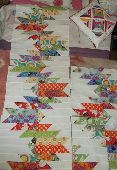 Not sure where I got this picture... scrappy delectable or majestic mountain quilt Mountain Quilt, String Quilts, Scrap Quilt Patterns, Quilt Border, Strip Quilts, Scrappy Quilt, Quilting Techniques, Scrappy Quilts, Quilt Block Patterns