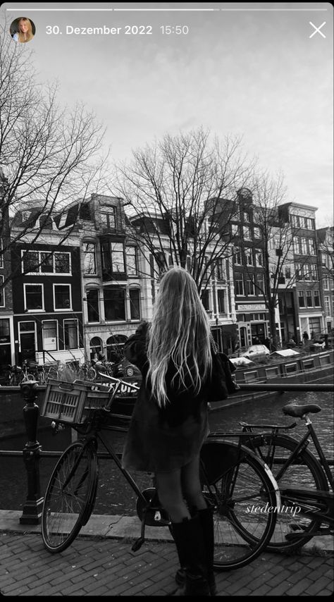 Picture Inspiration Amsterdam Instagram Picture Outfit Inspiration Amsterdam Ideas Photos, Amsterdam Photo Ideas Winter, Winter In Amsterdam Outfit, Photo Ideas Amsterdam, Amsterdam Pictures Ideas, Amsterdam Instagram Pictures, Amsterdam Photo Ideas, Amsterdam Photoshoot, Amsterdam Pictures