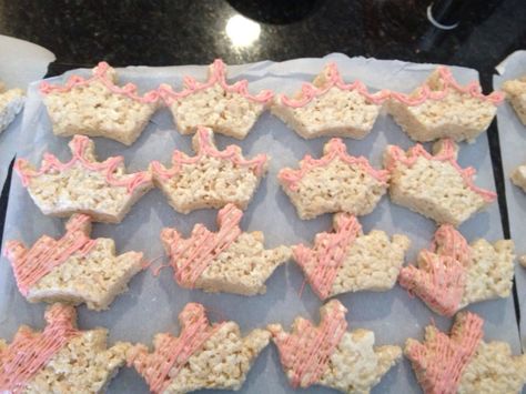 Princess shaped chocolate drizzled rice crispy treats. Marshmallow Rice Krispie Treats, Princess Birthday Party Food, Rapunzel Birthday Cake, Rice Treats, Pink Princess Party, Baby Shower Sweets, Disney Princess Birthday Party, Princess Theme Birthday, Princess Theme Birthday Party