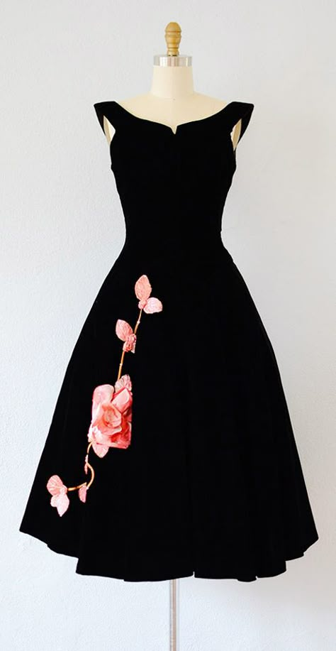 vintage 1950s dress | vintage 50s velvet dress #1950s #50sdress #vintage Summer Cloth, Black Dynamite, Gaun Koktail, Dresses 50s, Mode Retro, Fun Clothing, Velvet Party Dress, 파티 드레스, Vintage Dresses 50s