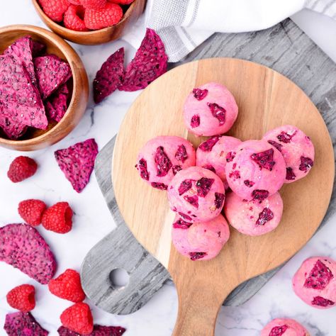 Dragon Fruit Dragon, Pink Brunch, Fruit Chips, Pink Pitaya, Pastry Ideas, Chips Snacks, Red Dragon Fruit, Fruit Chip, Vegetable Chips