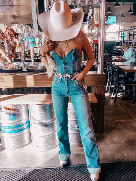 Traje Cowgirl, Mode Country, Nfr Outfits, Trajes Country, Casual Country Outfits, Nfr Fashion, Cowgirl Style Outfits, Fest Outfits, Wilde Westen