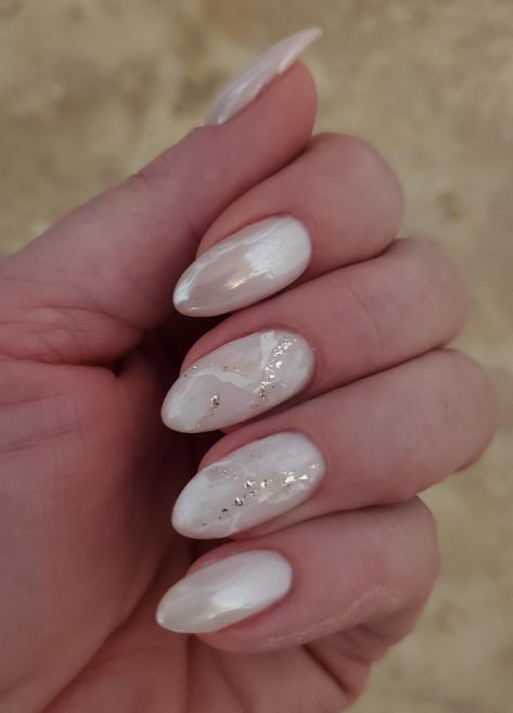 Milky white with marble effect and white chrome White Chrome Nails Wedding, Wedding Nails Pearl White, Nails For Ivory Wedding Dress, Ivory Gel Nails, Pearl White And Gold Nails, White Nails For Wedding The Bride, Marble Milky Nails, Ivory Gold Nails, Wedding Nails Marble